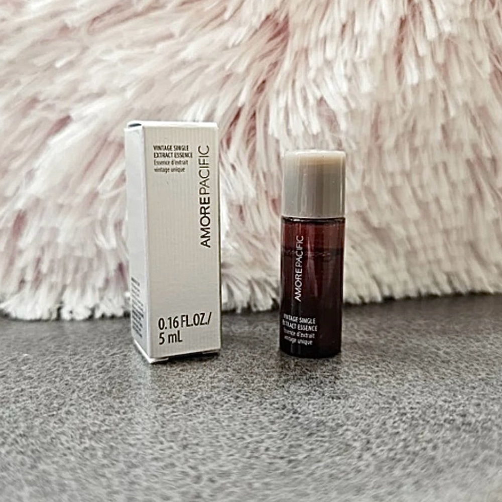 Amore Pacific Vintage Single Extract Essence - Red and White
